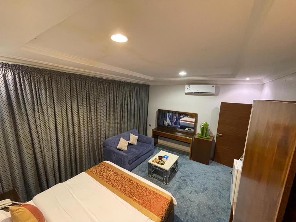 Aparthotel الماسم للأجنحة الفاخرة- الملك فهد - الرياض Riyadh