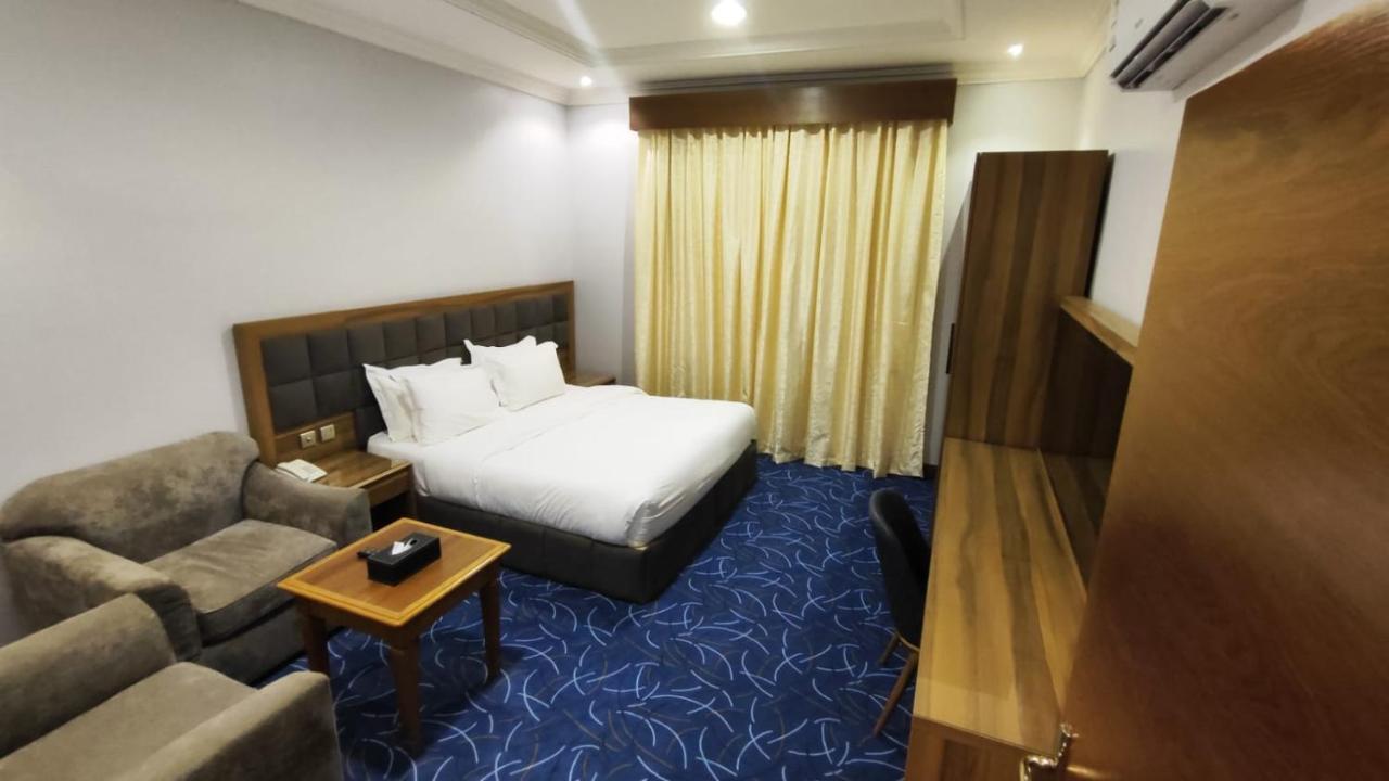 Aparthotel الماسم للأجنحة الفاخرة- الملك فهد - الرياض 3*