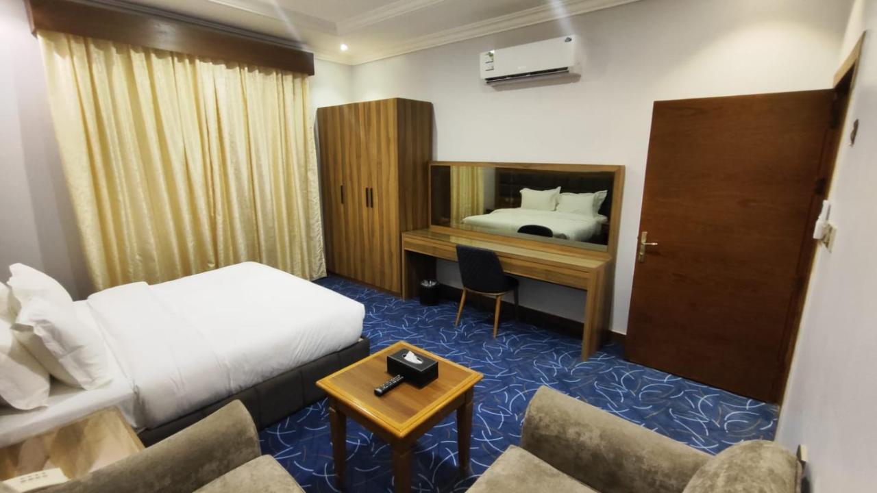 Aparthotel الماسم للأجنحة الفاخرة- الملك فهد - الرياض Riyadh